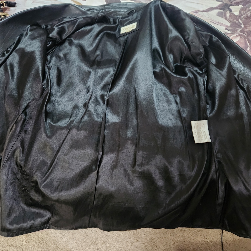 Cache Vintage Black Leather Jacket - Picture 3 of 5